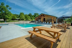 710752016-poolbar2-1